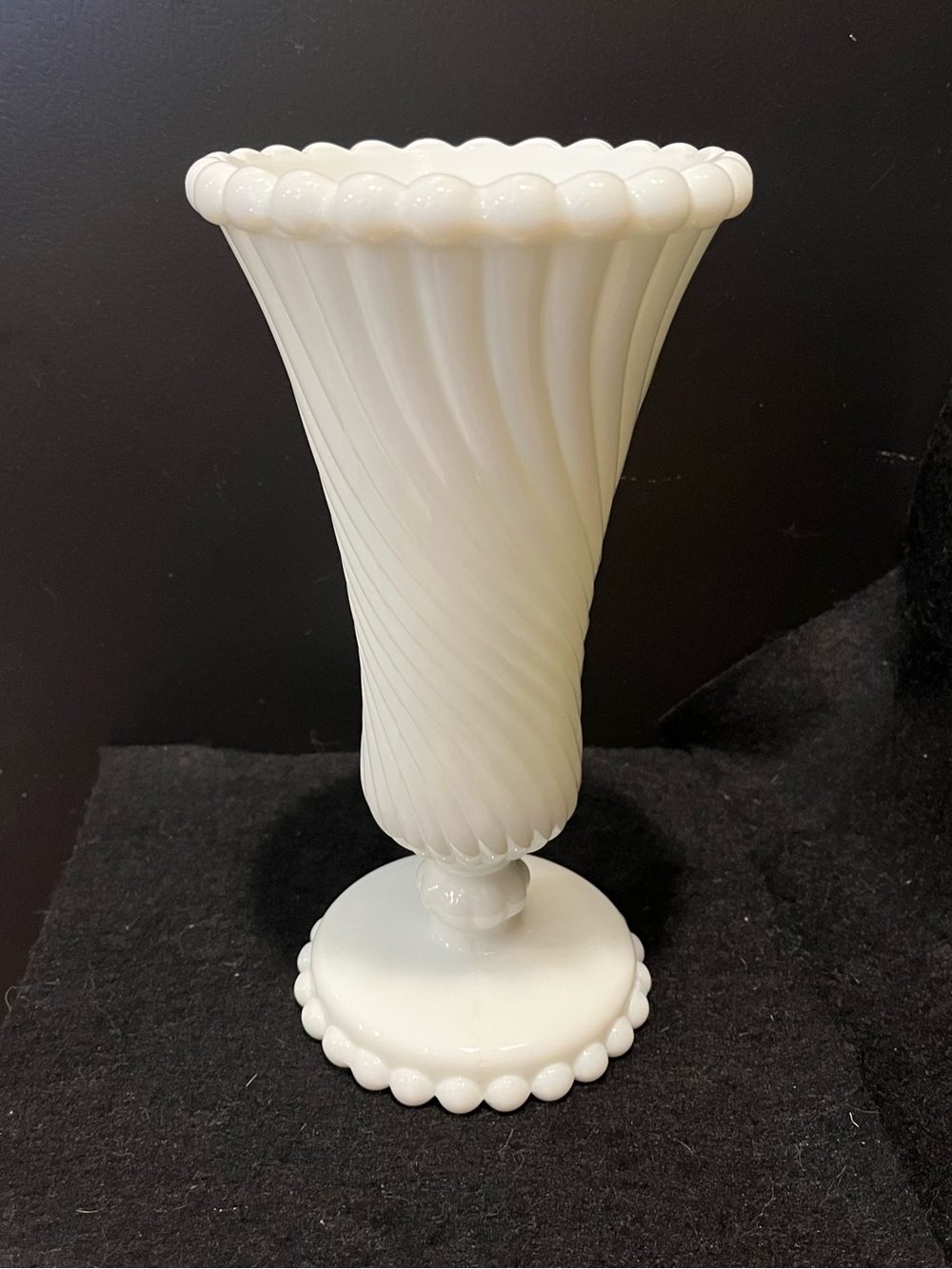 Vintage WESTMORELAND Vase Swirl and Ball Pattern Flared Milk Glass Pedestal Vase - Picture 6 of 13